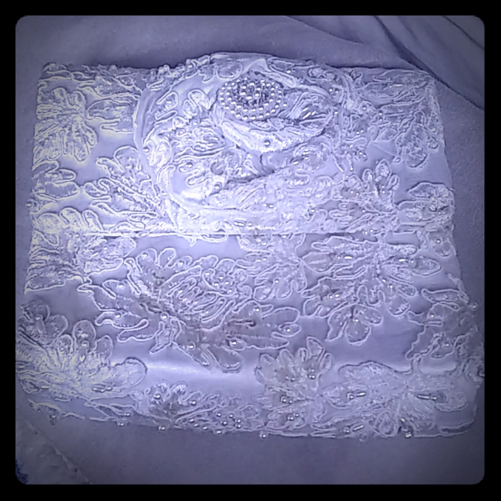 Cute white beaded bage